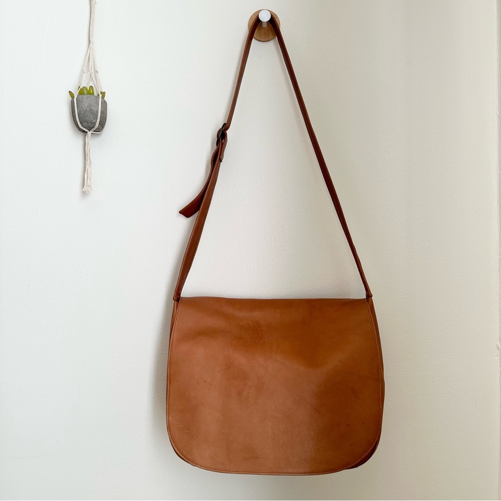 [SOLD] Wilsons Leather Spacious Messenger Crossbody Brown Leather Bag Purse